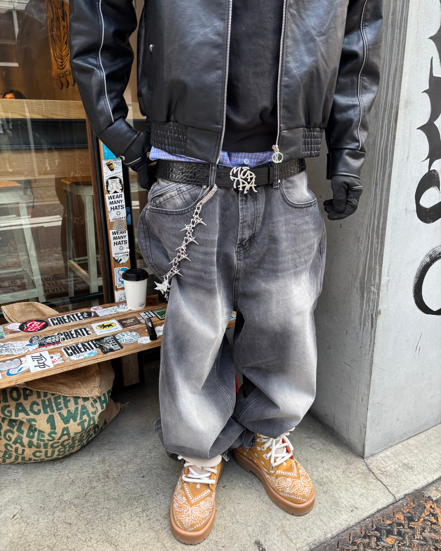 OUTFIT GIACCA IN PELLE + JEANS BAGGY FIT