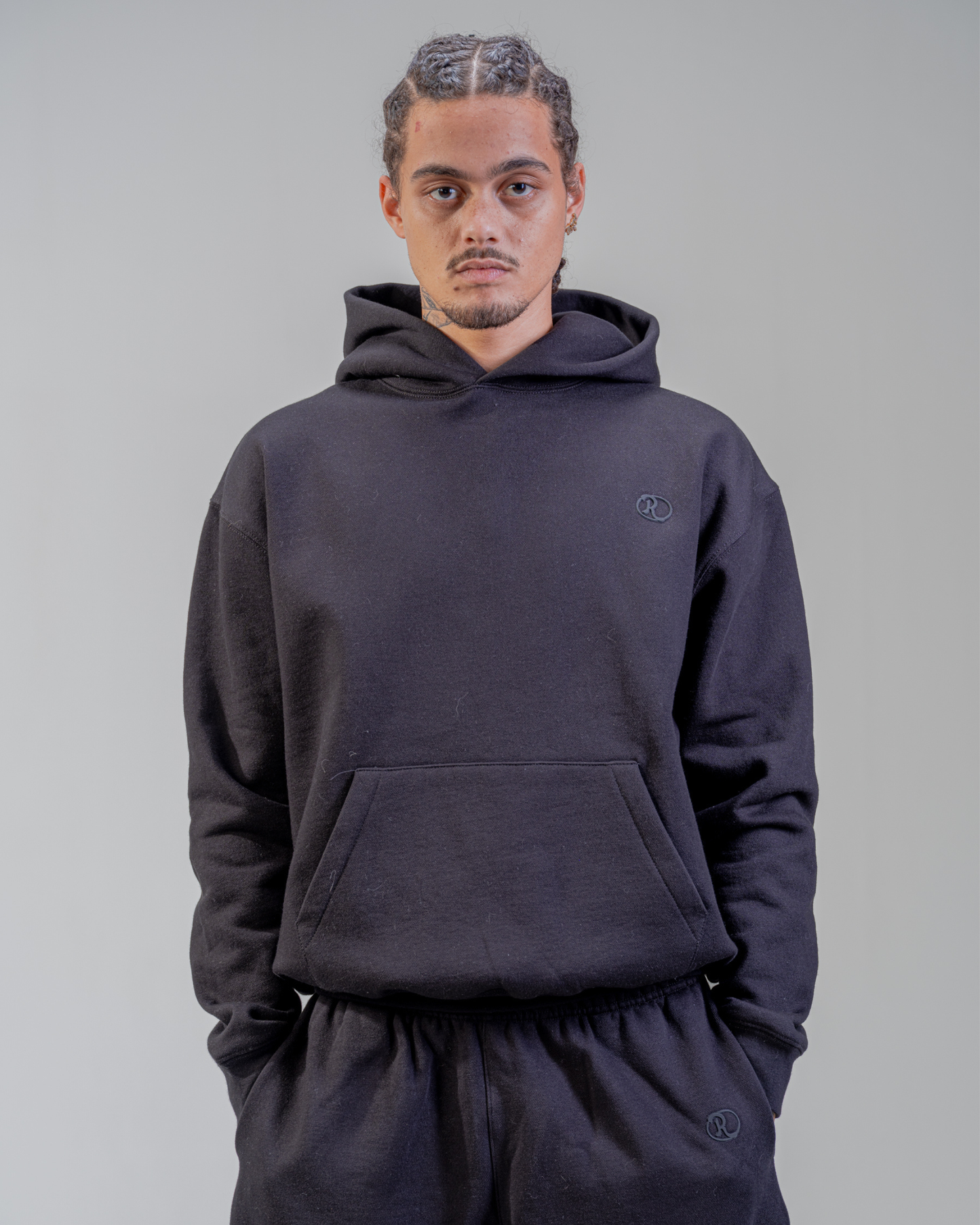 KAPUZENPULLOVER [SCHWARZ]