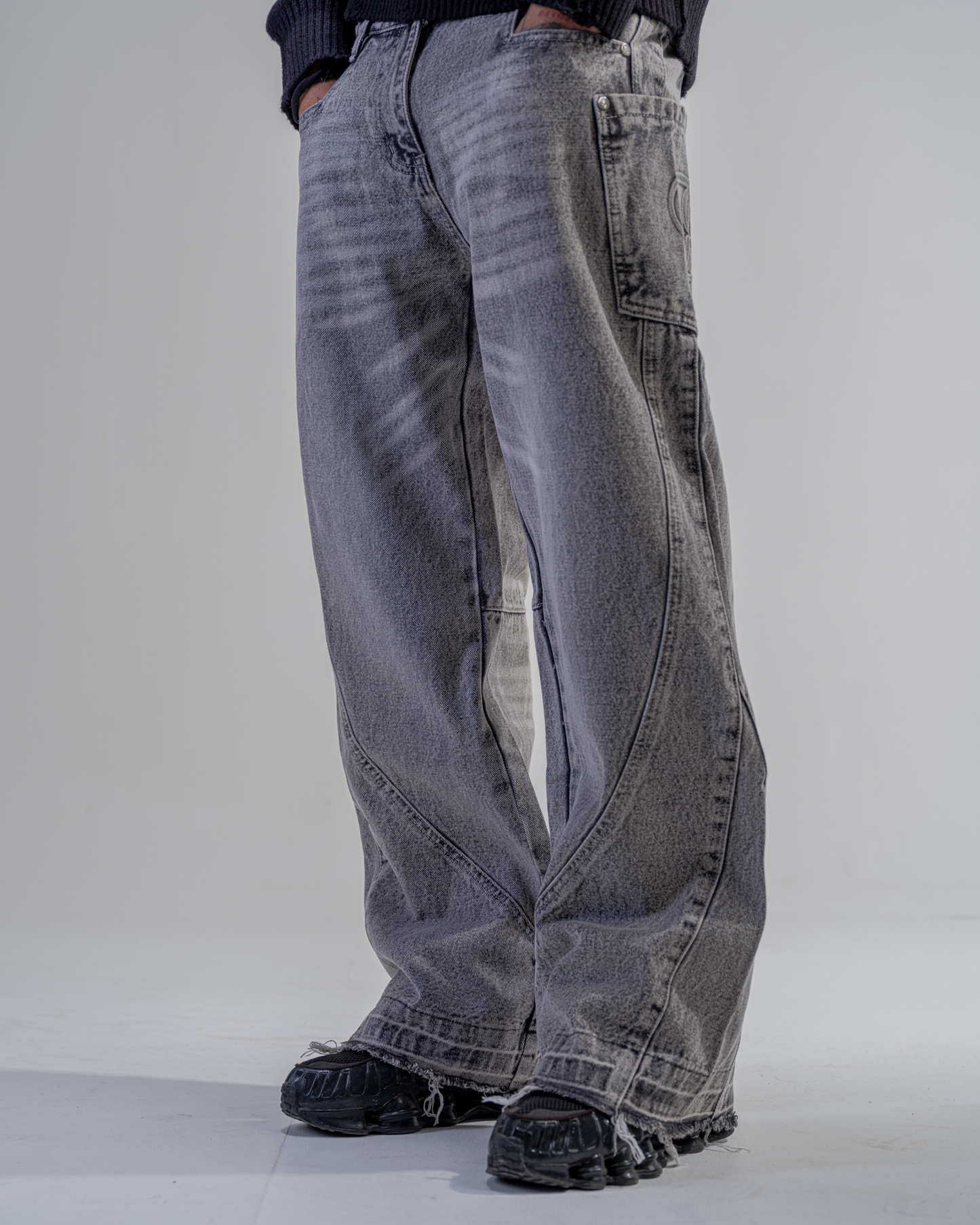 BAGGY FLARE JEANS [GREY]