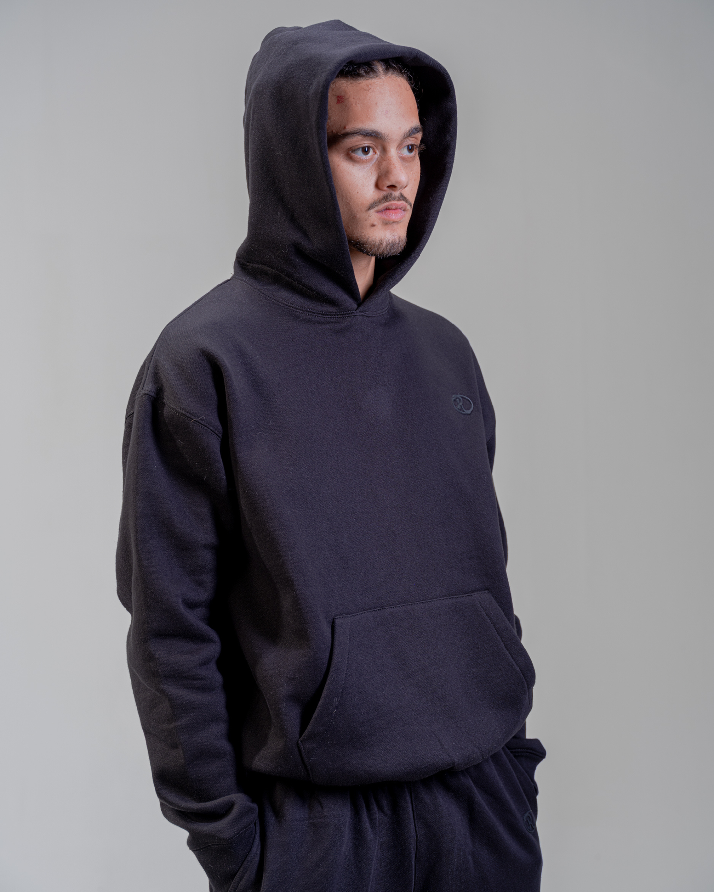 KAPUZENPULLOVER [SCHWARZ]