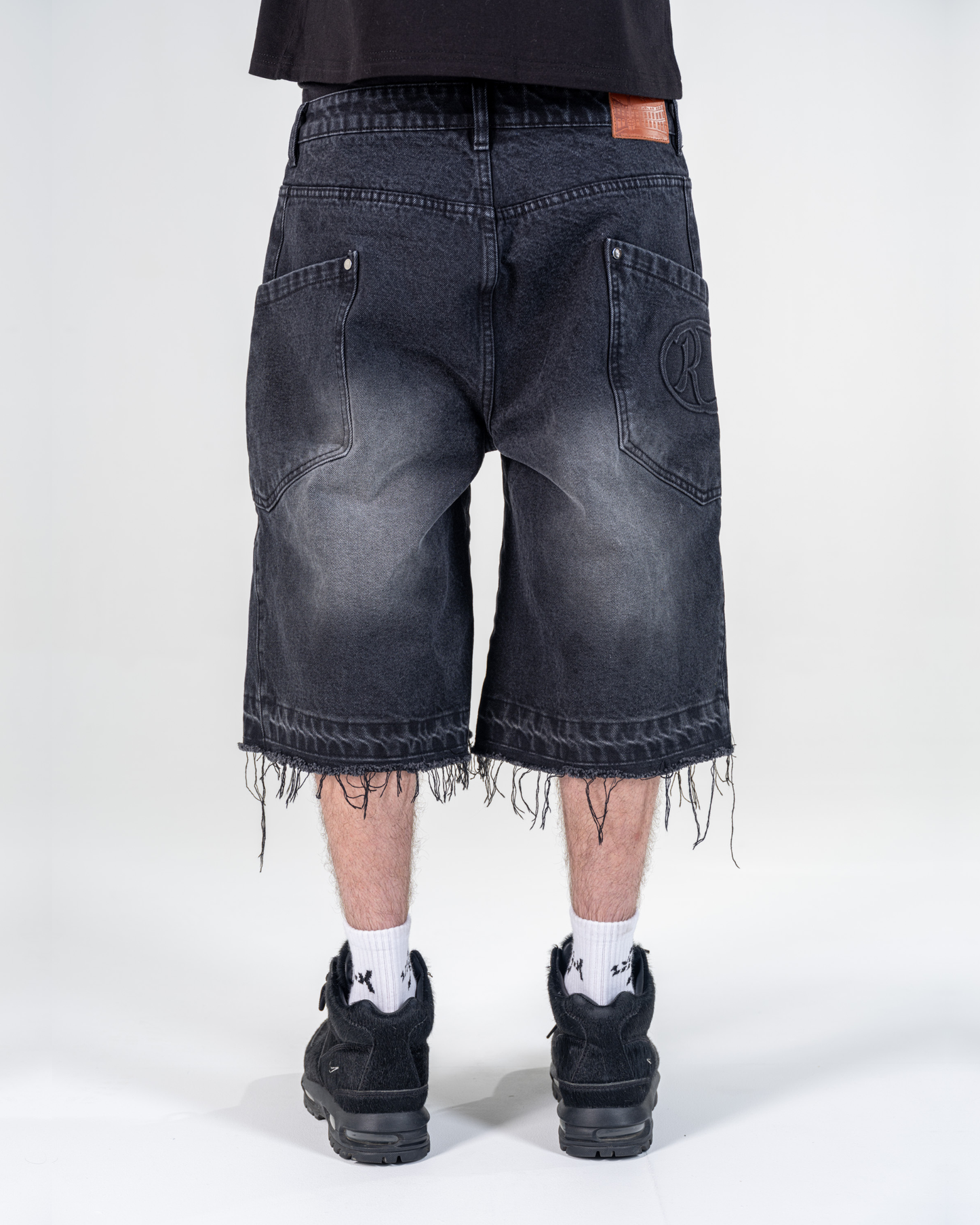 RIPPED BAGGY JORTS [NEGRO]