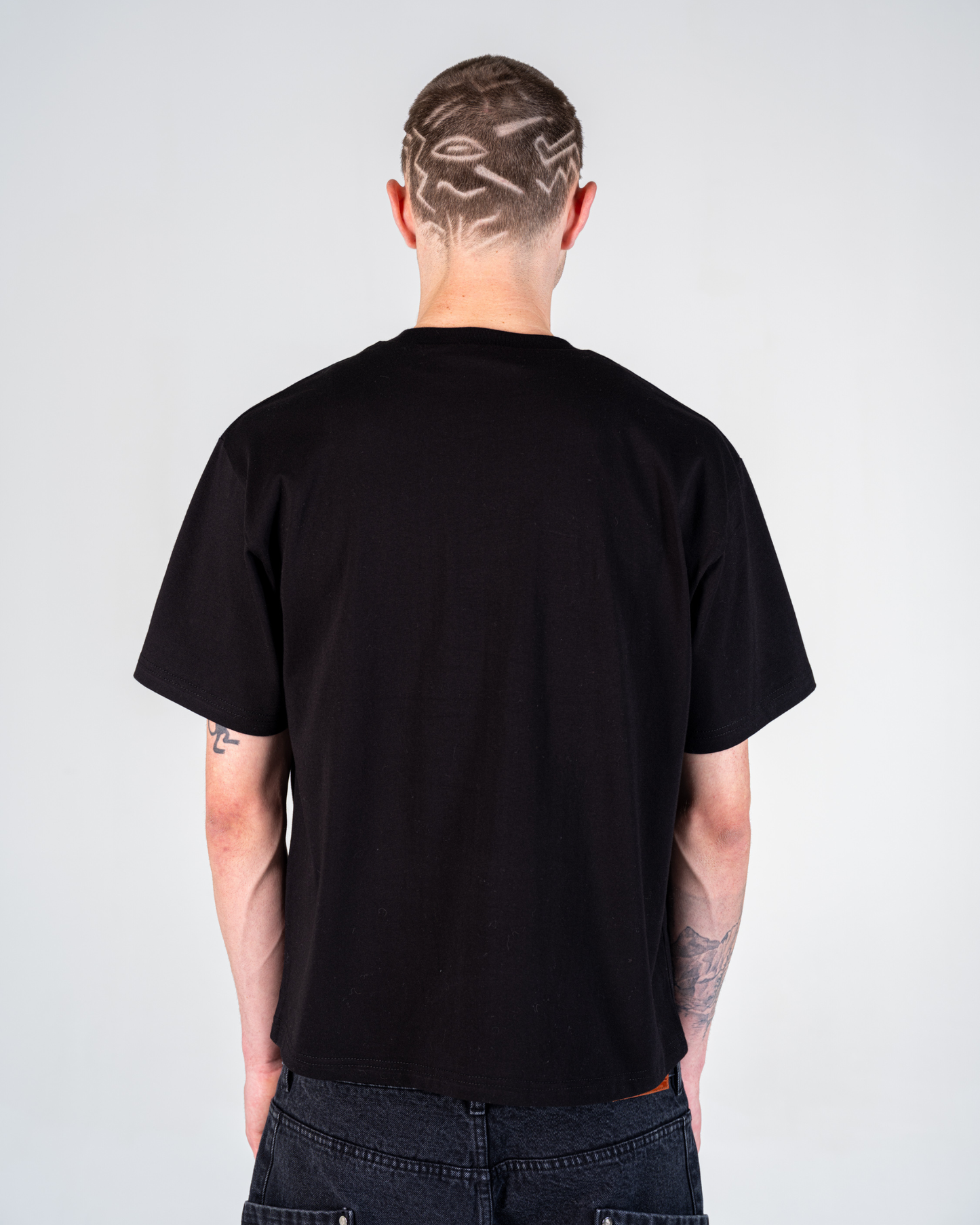 MUGSHOT TEE [NEGRO]
