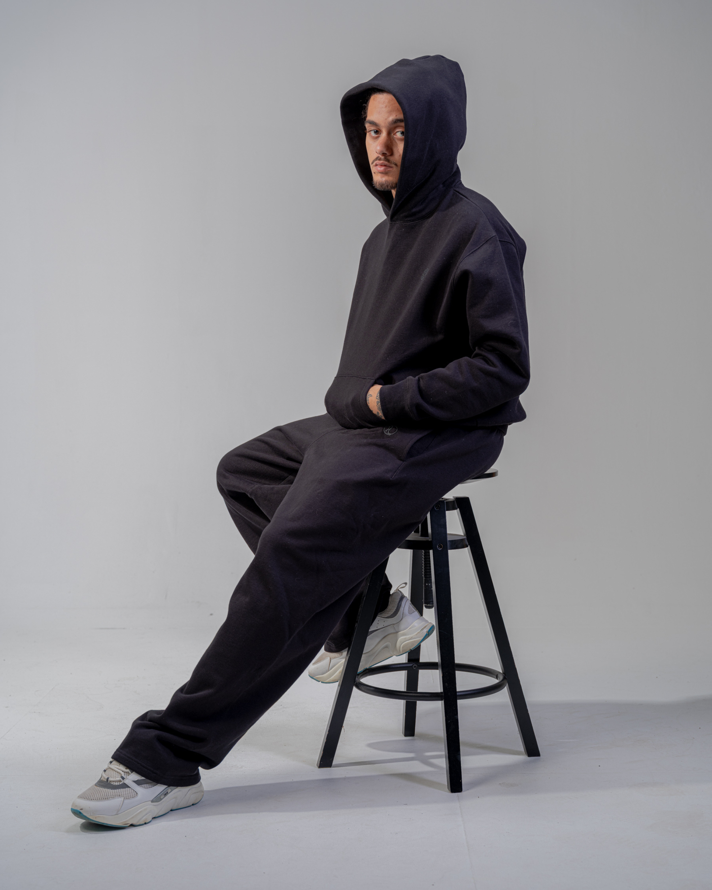 KAPUZENPULLOVER [SCHWARZ]