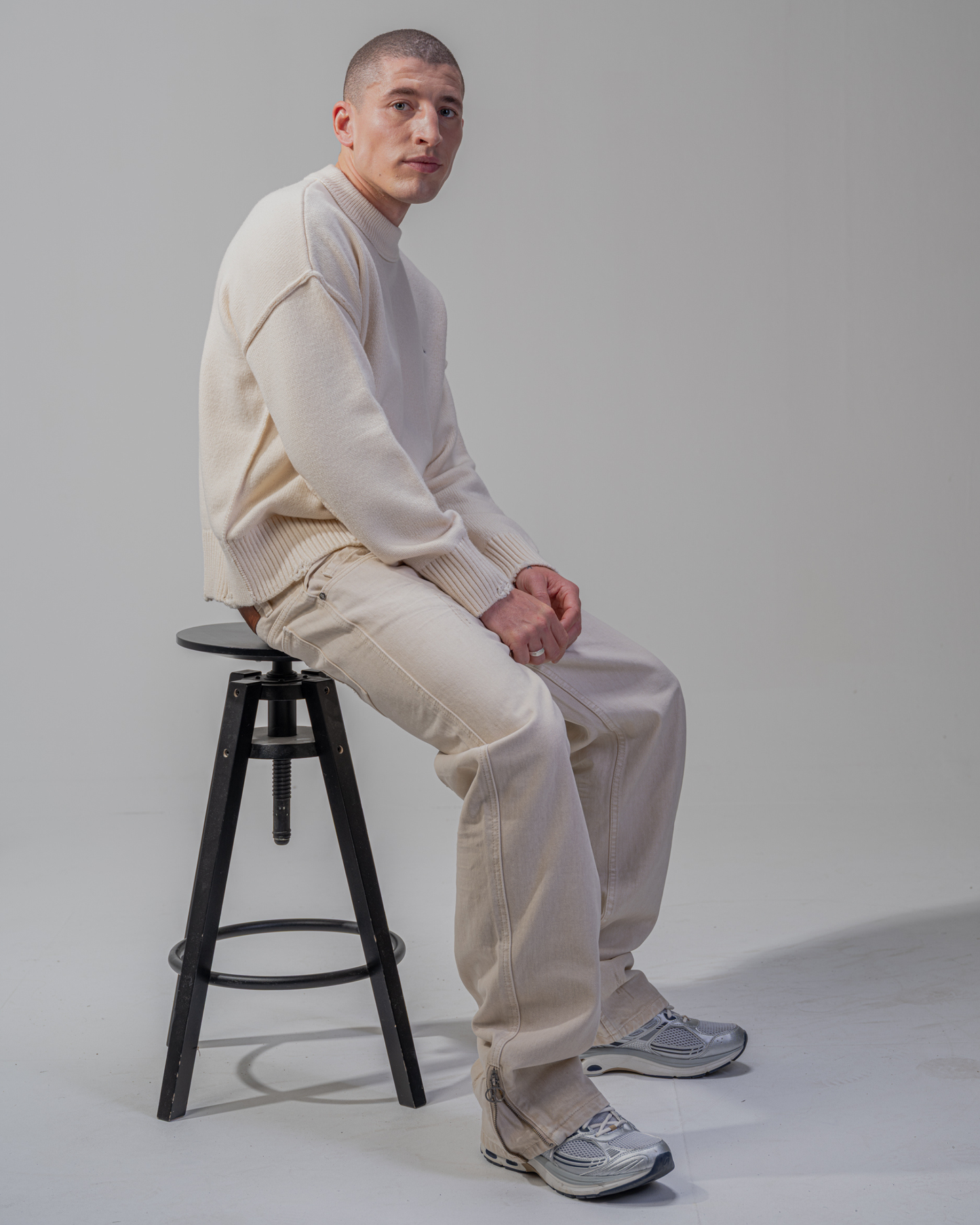 FLARE FIT ZIPPED JEAN [BEIGE]