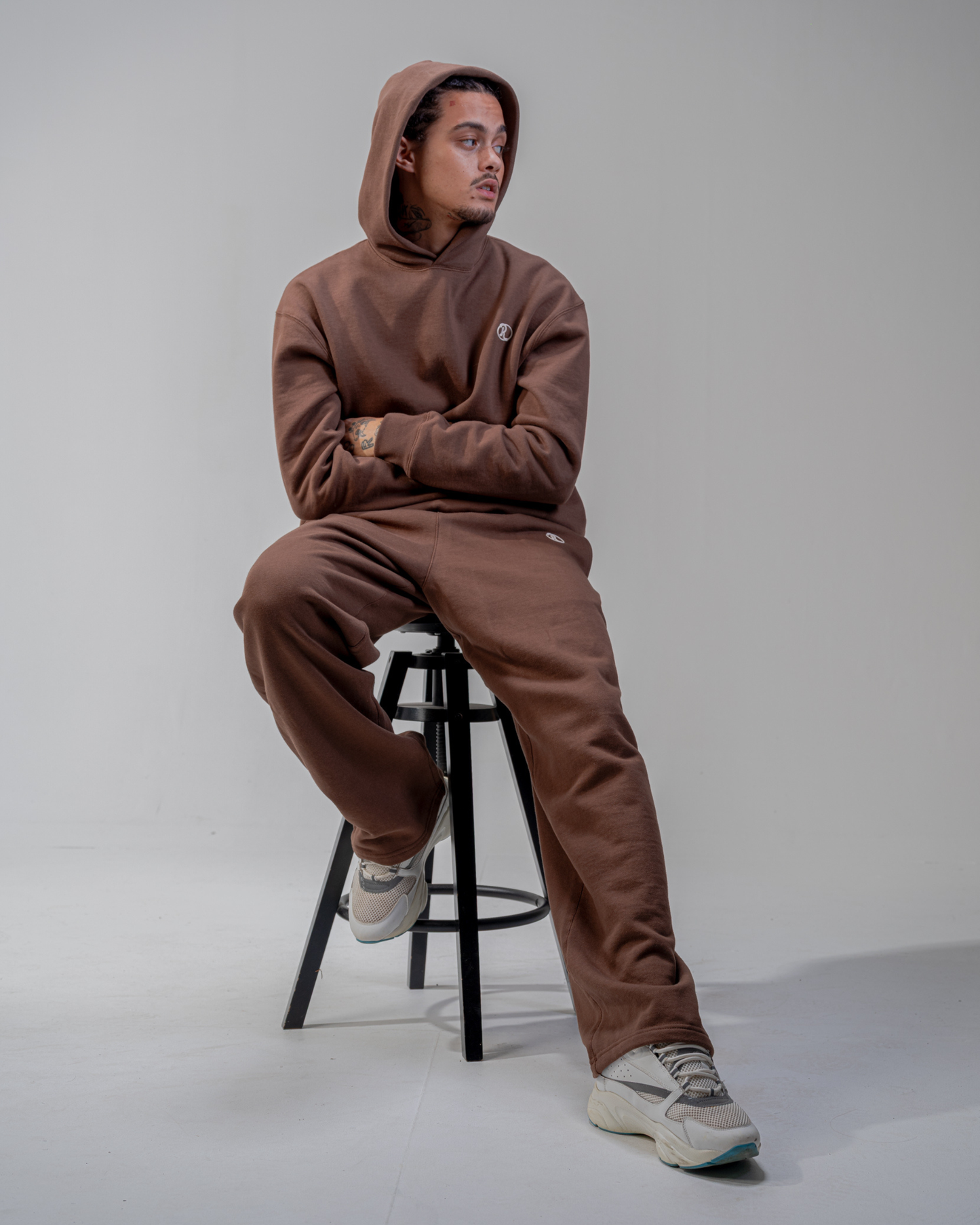 FELPA CON CAPPUCCIO [MOCHA]