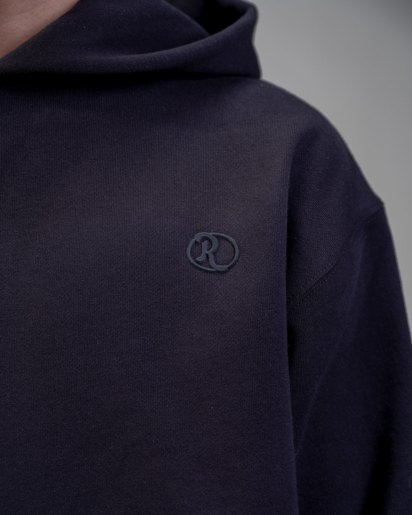 KAPUZENPULLOVER [SCHWARZ]