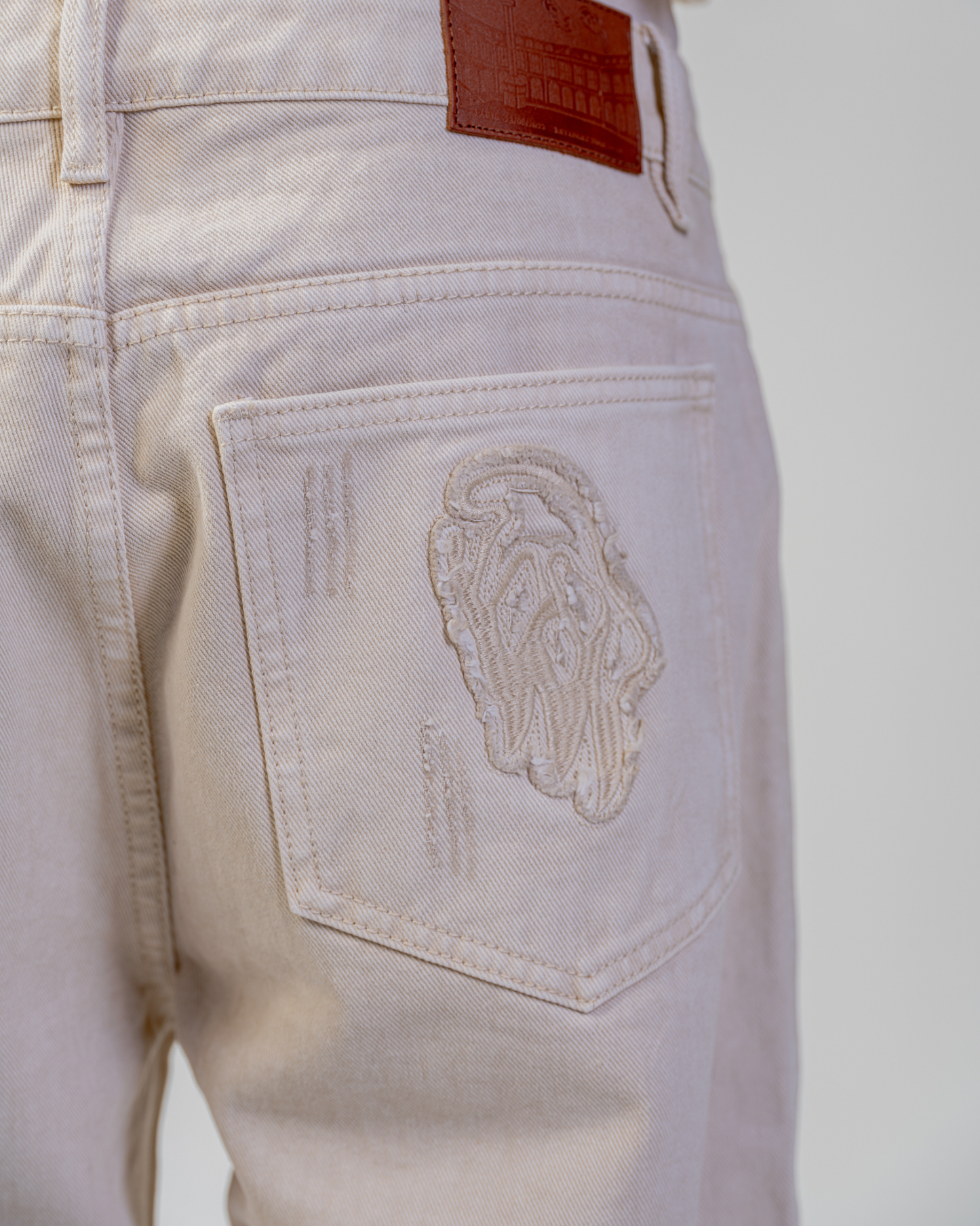 FLARE FIT ZIPPED JEAN [BEIGE]