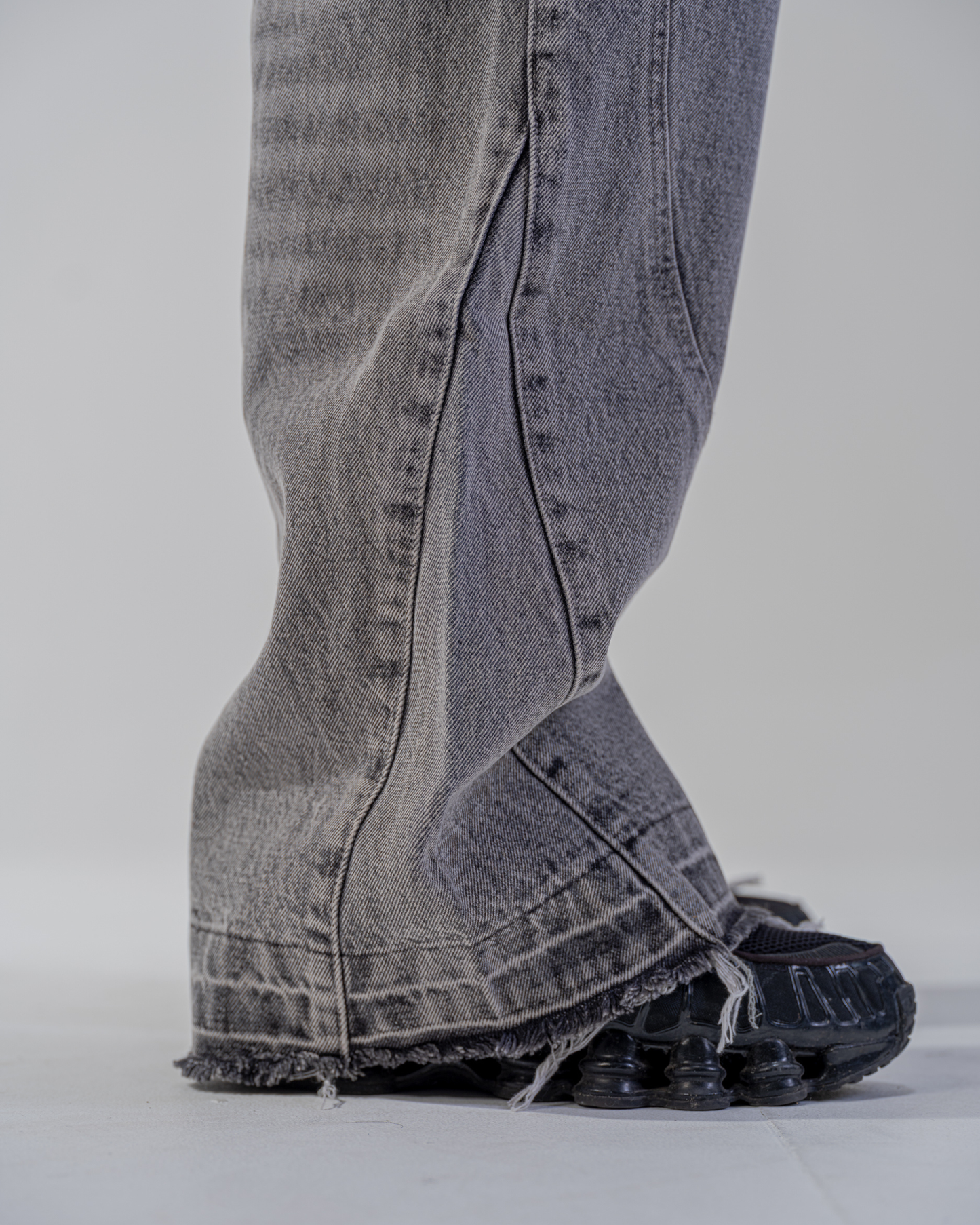 BAGGY FLARE JEANS [GREY]