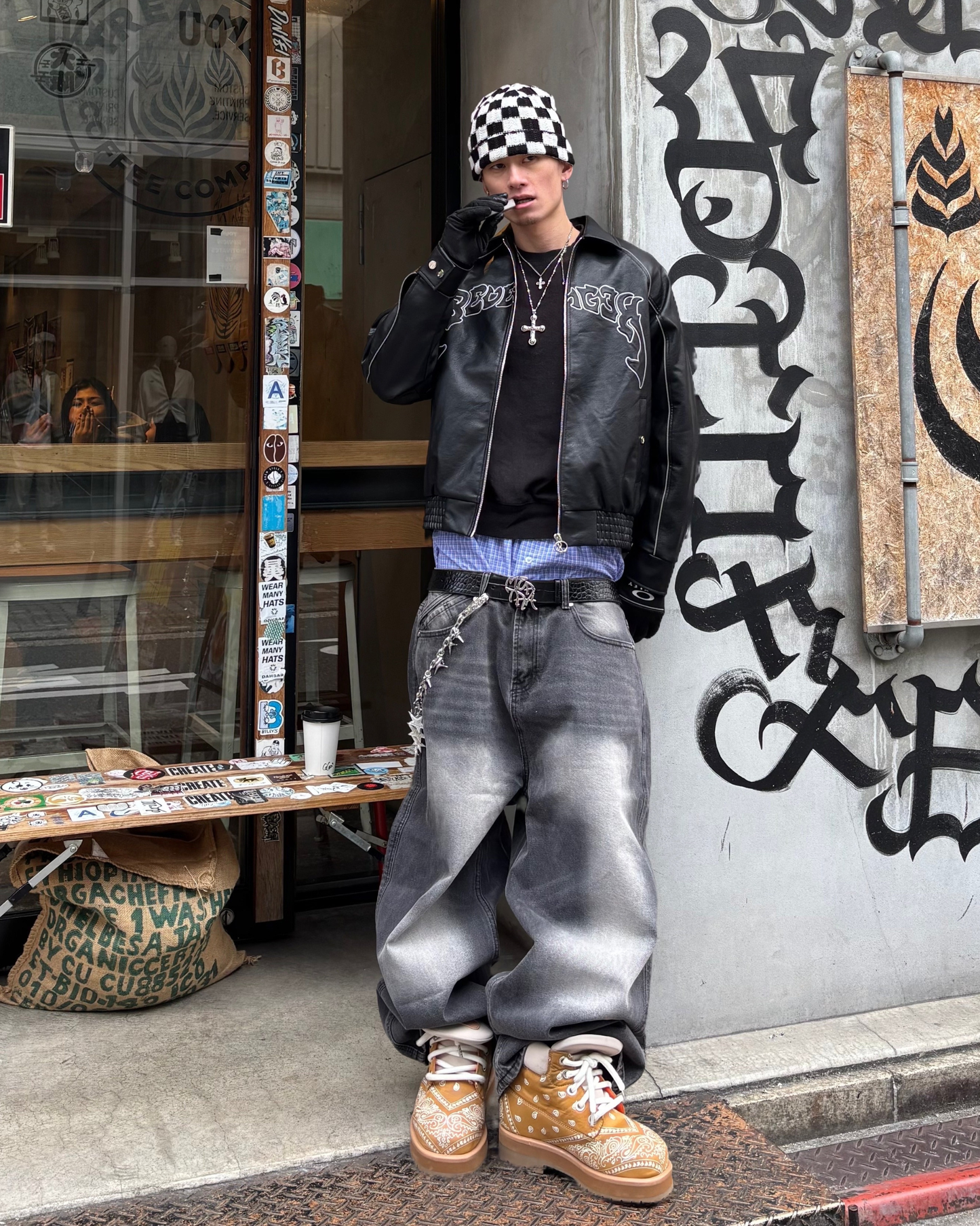 OUTFIT GIACCA IN PELLE + JEANS BAGGY FIT