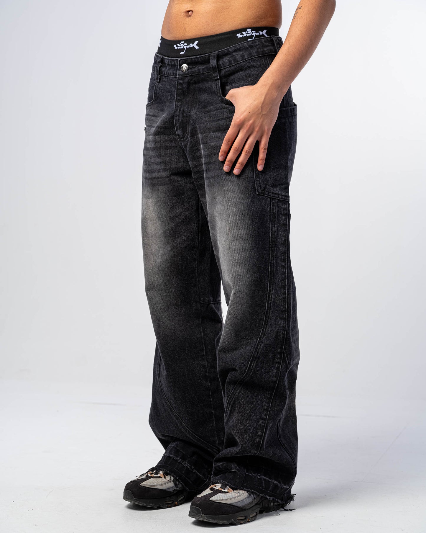BAGGY FLARE JEANS [SCHWARZ]